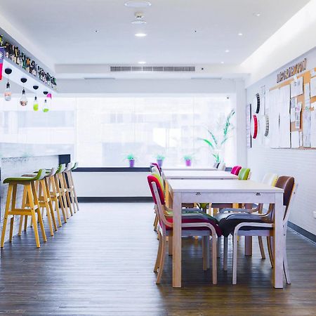 Sleepy Dragon Hostel Taipei Bagian luar foto