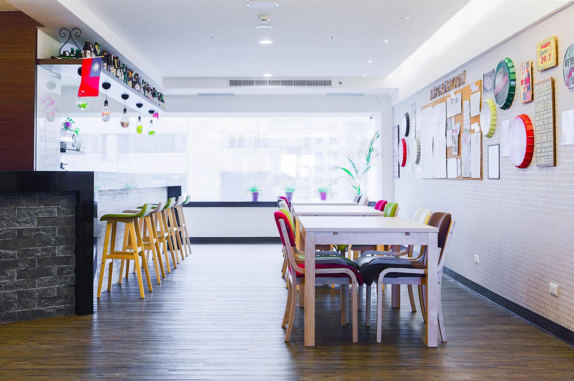 Sleepy Dragon Hostel Taipei Bagian luar foto
